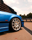 Blue front-fender and wheel detail