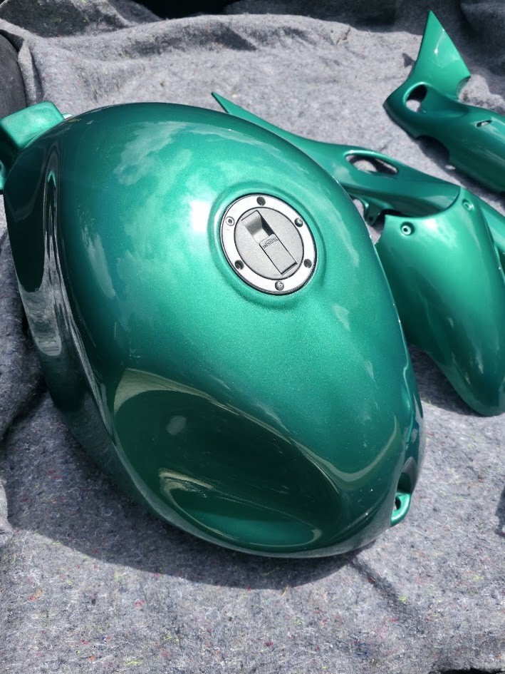 Green tank finish in daylight